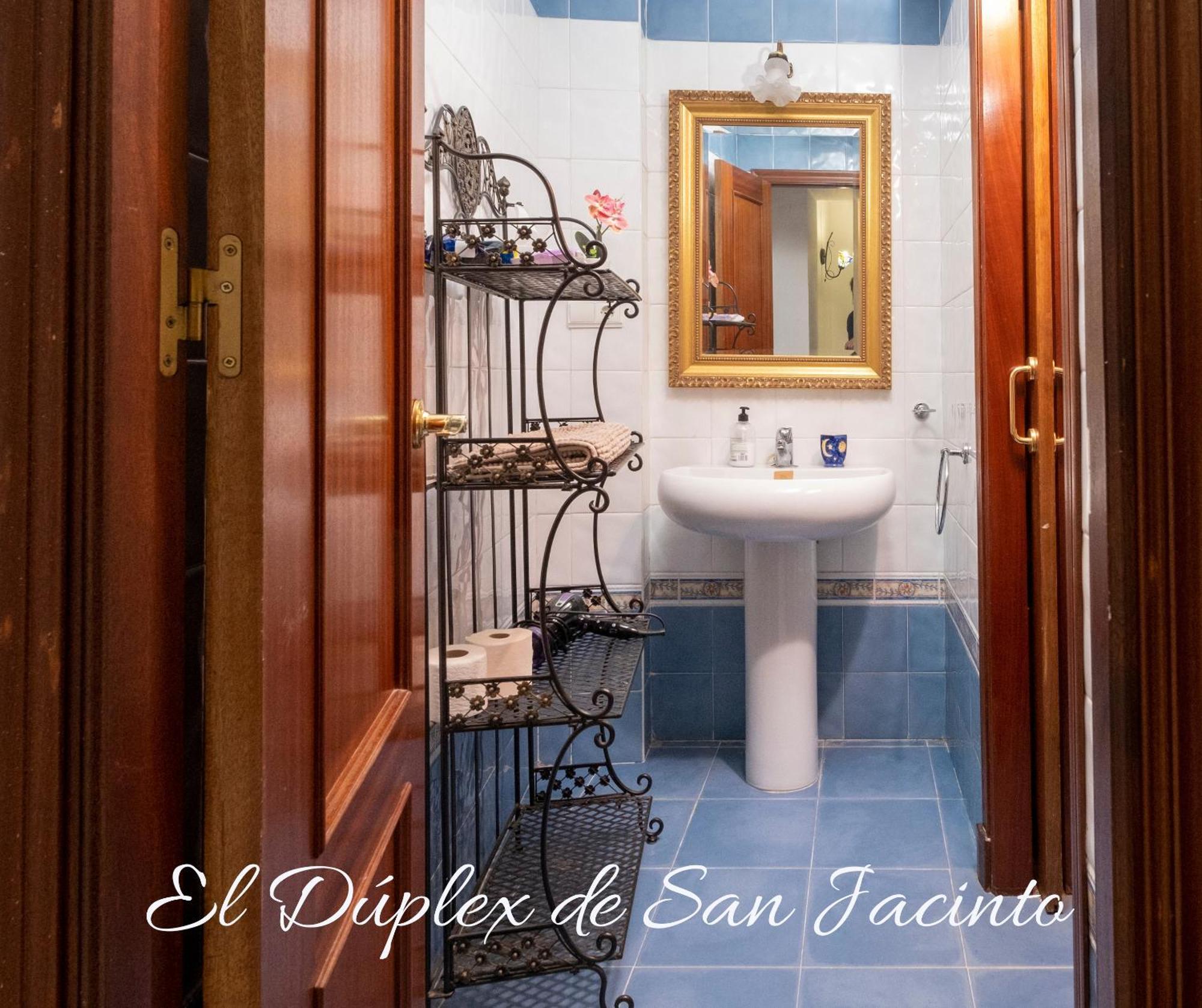 El Duplex De San Jacinto Apartment Севиля Екстериор снимка