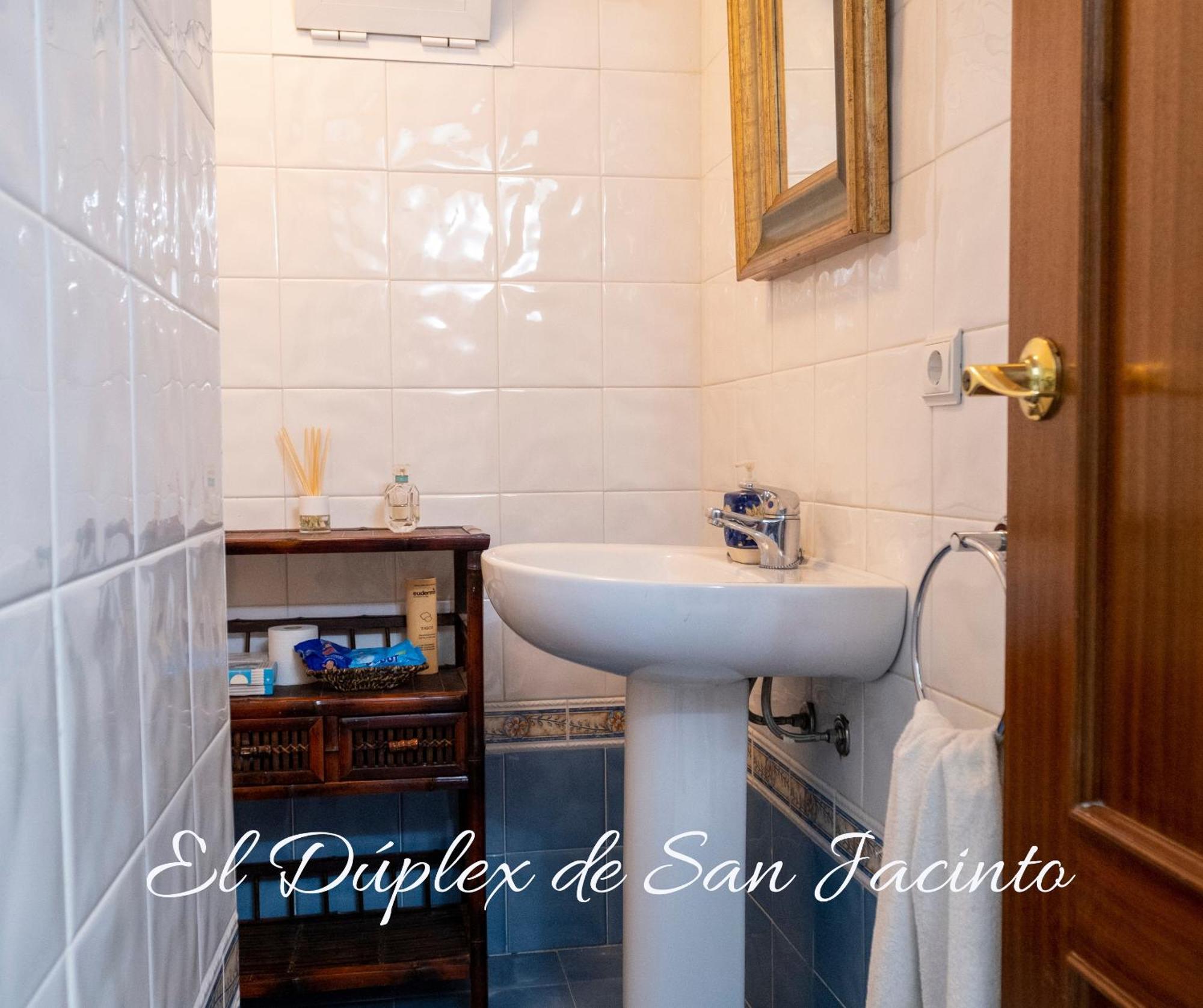 El Duplex De San Jacinto Apartment Севиля Екстериор снимка